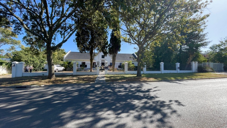 To Let 5 Bedroom Property for Rent in Durbanville Hills Western Cape